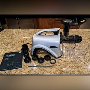 Omega NC800HDS Cold Press juicer Machine System150W,only used twice,works great